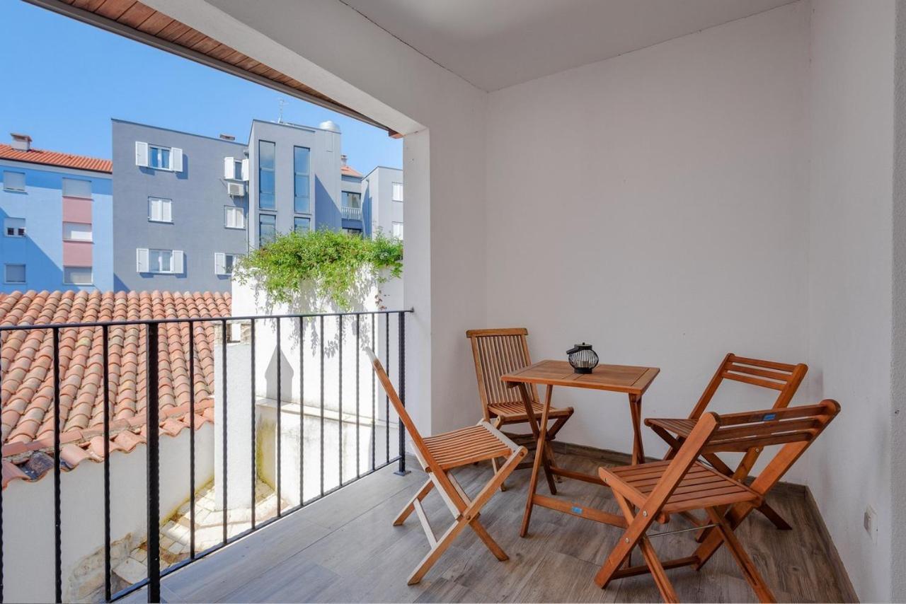 Center House With Apartments Umag Exterior foto